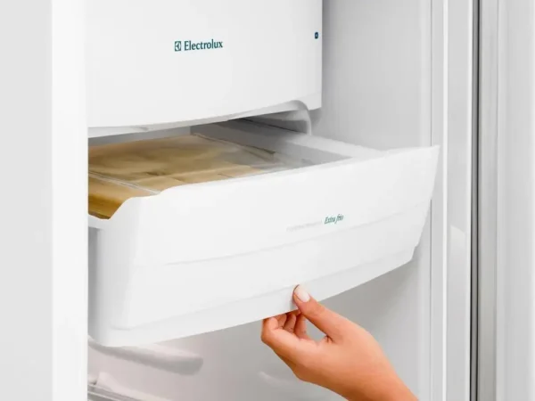 Geladeira/Refrigerador Electrolux 240L RE31 Branco - 220V - Image 5