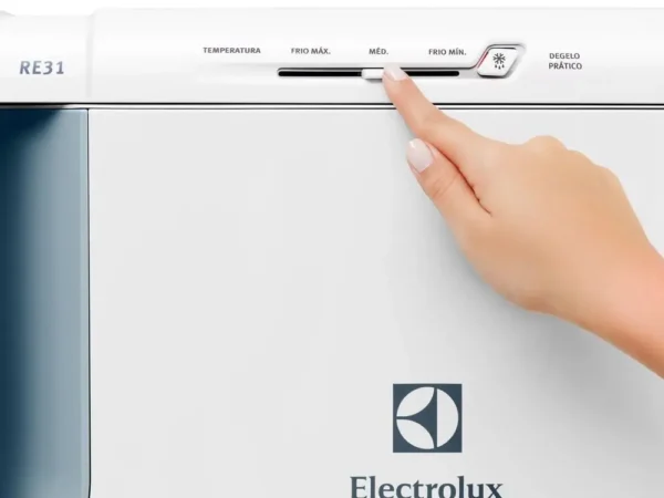 Geladeira/Refrigerador Electrolux 240L RE31 Branco - 220V - Image 4